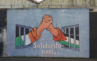 Графитите на Белфаст - гняв, опрян на стената