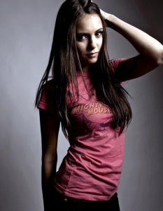 Снимка: nina-dobrev.us