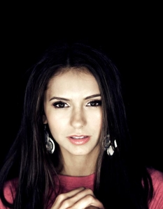 Снимка: nina-dobrev.us