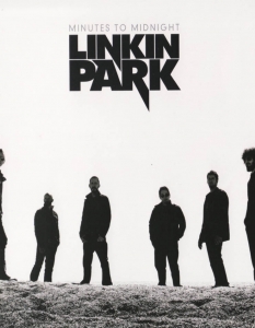 Linkin Park - Minutes to Midnight (2007)
Linkin Park бяха впечатляващи, колкото могат, в началото на века и определено бяха много популярна банда, особено след масовия успех на първите им два албума - Hybrid Theory (2000) и Meteora (2003). Тогава Crawling и In the End зададоха тона на една епоха, която остана на ръба между двете хилядолетия и от която в момента не е останало нищо. Беше ясно, че Linkin Park ще тръгнат да сменят стила по една или друга причина и едва ли е имало съмнение, че това ще стане в "по-мека" насока. Въпреки това, продукциите Minutes to Midnight и A Thousand Suns наистина нямаха нищо общо дори със срамежливите ню метъл намерения от предишните албуми. Групата може би експериментира, но в този експеримент едва ли участват старите им фенове, след като звукът вече е още по-radio friendly, вокалите са по-тийн, а музиката - достойна да обере всички награди на MTV една след друга. Любопитното в случая е, че ако повечето фенове на бандата от началните години вече са забравили за нейното съществуване, то Linkin Park извършиха една много добра пазарна метаморфоза, след като Minutes to Midnight и A Thousand Suns всъщност реализираха добри продажби и попълниха редиците им с нови почитатели.