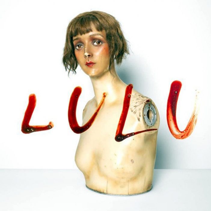 Metallica - Lulu (2011) 
Новият албум на Metallica и Лу Рийд (Lou Reed) - Lulu, се оказа поредния трън, на който заклетите фенове на групата трябваше да седнат. Стана ясно, че продажбите на записа са катастрофални и дори масовата публика не отразява Lulu. Да не говорим за неща като творчески напъни, авторски кризи и свобода на изразяване. Може би, широката аудитория щеше да възприеме нещо от това, ако идеята беше представена на парти в Cribs от Джъстин Бийбър, в кола, направена от месо и тунингована лично от Xzibit. Така или иначе, феновете очевидно не харесаха Lulu, даже не го харесаха повече от албума, който много, много, много не харесаха – St. Anger. И ако около St. Anger се говореше, че Metallica са се продали за пари, то в случая с Lulu феновете са в шах защо това не е албумът, който искат да чуят. Може би, защото този албум всъщност не беше за тях. Все пак Metallica явно имат чувството, че трябва да се реваншират, след като обявиха, че подготвят още един нов проект с подобаващо зли тресни за недоволните. Какво може да се каже накратко - браво на Metallica, че направиха Lulu с легендата на The Velvet Underground - Лу Рийд, въпреки че можеше да се очаква, че резултатът ще доведе феновете им до масови самоубийства. Онлайн, разбира се.