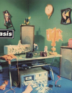 4. Oasis - Shakermaker
Братята Галахър също са се погрижили да ни подгреят за следващия трус с хита на Oasis от 1994 година - Shakermaker.