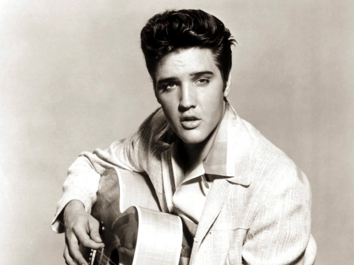 1. Elvis Presley - All Shook Up
Едва ли има танц, който да спазва по-добре ритъма на сеизмичния трус от рокендрола. Елвис пее All Shook Up и ви връща обратно в 60-те. На вас ви остава само да си сложите сини велурени обувки и да се поразкършите.