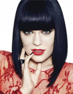 Jessie J
Британската певица е само на 24 години, но вече е сред най-красивите и секси жени в света на музиката. Красивото тяло на Jessie J ѝ е дар от Бог, тъй като според думите на самата певица тя е посещавала фитнес салона само веднъж в живота си.