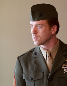 Деймиън Люис (Damian Lewis)Отличието за най-добър актьор в драматичен сериал отиде при Деймиън Люис (Damian Lewis) за ролята му в Homeland. 