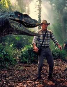 Jurassic Park (Джурасик парк)
Ако кажем, че за времето си Jurassic Park e изключителен филм, ще спестим част от истината. Дори и днес той е сред великите. А главният му герой - тиранозавър Рекс - е машината за убиване, която кървавите касапници на хорърите трудно ще създадат.