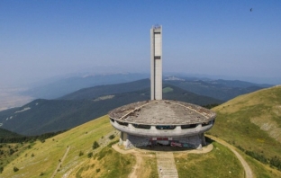 Добрият, лошият и грозният кацнаха на Бузлуджа