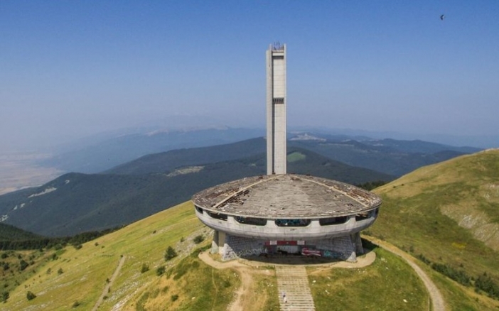 Добрият, лошият и грозният кацнаха на Бузлуджа